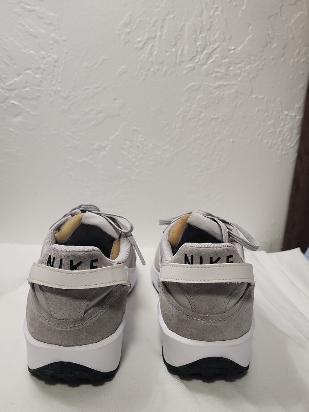 Nike Men's Light Grey Casual Sneakers - Picture 3 of 7
